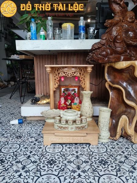 Bàn thờ thần tài giao lắp đặt tại Đà Nẵng